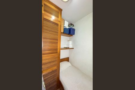 Apartamento à venda com 178m², 3 quartos e 3 vagas Apartamento à venda com 178m², 3 quartos e 3 vagasQuarto de Serviço