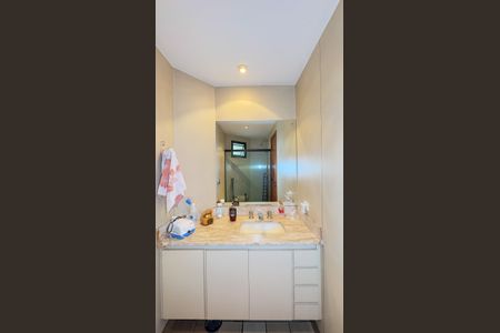Apartamento à venda com 178m², 3 quartos e 3 vagas Apartamento à venda com 178m², 3 quartos e 3 vagasBanheiro da Suíte 1