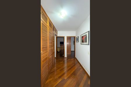 Apartamento à venda com 178m², 3 quartos e 3 vagas Apartamento à venda com 178m², 3 quartos e 3 vagasCorredor