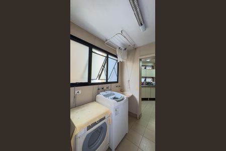 Apartamento à venda com 178m², 3 quartos e 3 vagas Apartamento à venda com 178m², 3 quartos e 3 vagasÁrea de Serviço