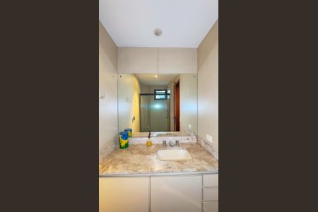 Apartamento à venda com 178m², 3 quartos e 3 vagas Apartamento à venda com 178m², 3 quartos e 3 vagasBanheiro da Suíte 2