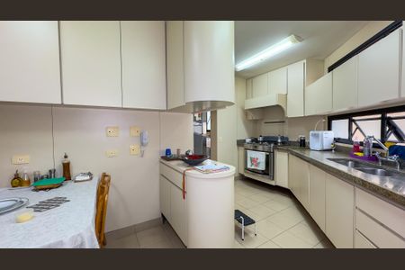 Apartamento à venda com 178m², 3 quartos e 3 vagas Apartamento à venda com 178m², 3 quartos e 3 vagasCozinha
