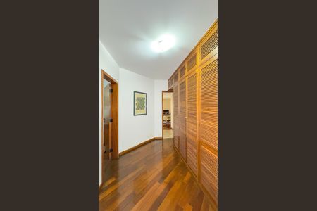 Apartamento à venda com 178m², 3 quartos e 3 vagas Apartamento à venda com 178m², 3 quartos e 3 vagasCorredor