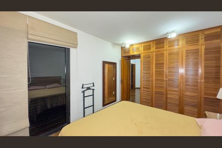 Apartamento à venda com 178m², 3 quartos e 3 vagas Apartamento à venda com 178m², 3 quartos e 3 vagasQuarto 3 - Suíte