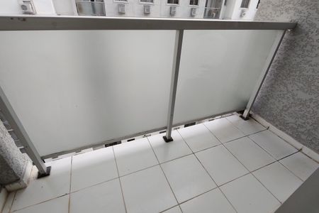 Apartamento à venda com 51m², 2 quartos e 1 vaga Apartamento à venda com 51m², 2 quartos e 1 vagaVaranda