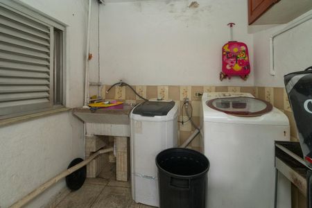 Casa à venda com 300m², 7 quartos e 2 vagas Casa à venda com 300m², 7 quartos e 2 vagasÁrea de Serviço 2