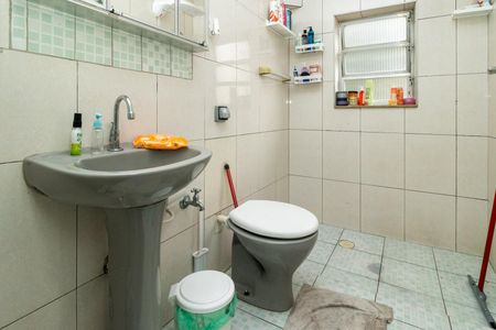 Casa à venda com 300m², 7 quartos e 2 vagas Casa à venda com 300m², 7 quartos e 2 vagasBanheiro 2
