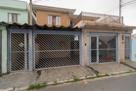 Casa à venda com 300m², 7 quartos e 2 vagas Casa à venda com 300m², 7 quartos e 2 vagasFachada