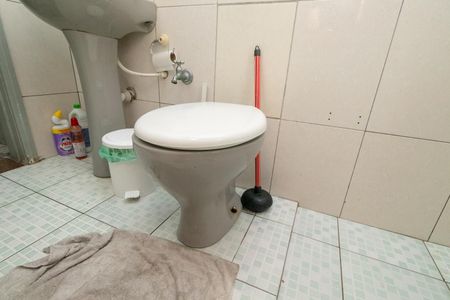 Casa à venda com 300m², 7 quartos e 2 vagas Casa à venda com 300m², 7 quartos e 2 vagasBanheiro 2