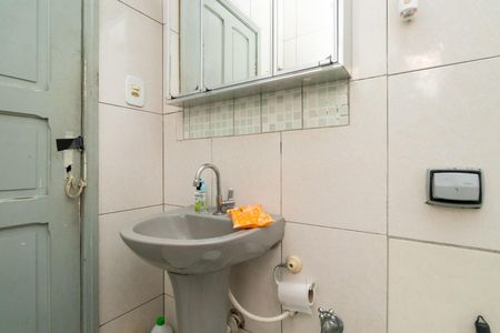 Casa à venda com 300m², 7 quartos e 2 vagas Casa à venda com 300m², 7 quartos e 2 vagasBanheiro 2