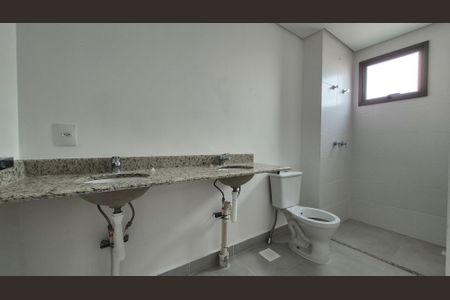 Apartamento à venda com 134m², 3 quartos e 3 vagasBanheiro da suíte