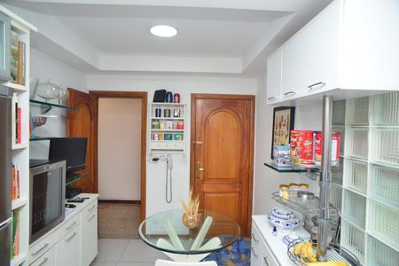 Apartamento para alugar com 214m², 3 quartos e 3 vagasCozinha