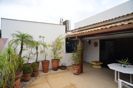 Apartamento para alugar com 214m², 3 quartos e 3 vagasPiscina