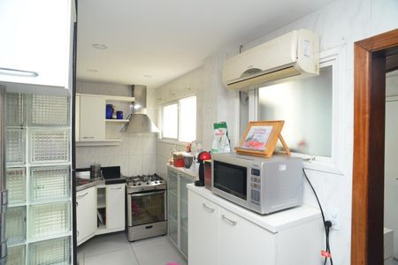 Apartamento para alugar com 214m², 3 quartos e 3 vagasCozinha