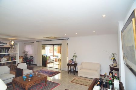 Apartamento para alugar com 214m², 3 quartos e 3 vagasSala