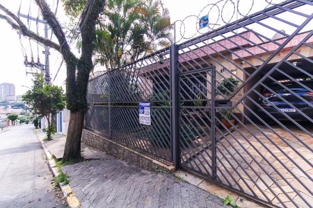Casa para alugar com 550m², 3 quartos e 3 vagas Casa para alugar com 550m², 3 quartos e 3 vagasFachada