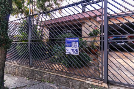 Casa para alugar com 550m², 3 quartos e 3 vagas Casa para alugar com 550m², 3 quartos e 3 vagasFachada