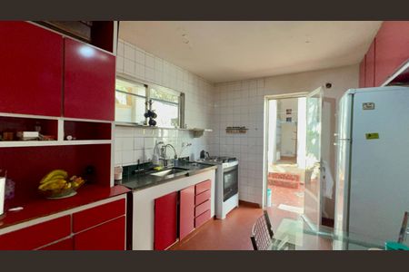 Casa para alugar com 180m², 4 quartos e 2 vagas Casa para alugar com 180m², 4 quartos e 2 vagasCozinha
