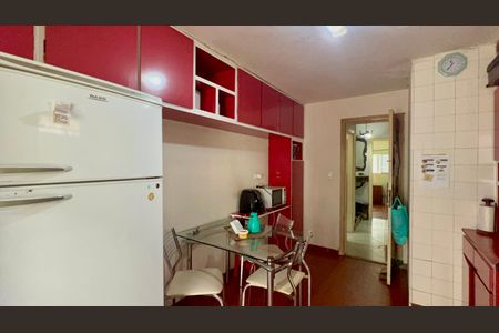 Casa para alugar com 180m², 4 quartos e 2 vagas Casa para alugar com 180m², 4 quartos e 2 vagasCozinha