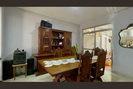 Casa para alugar com 180m², 4 quartos e 2 vagas Casa para alugar com 180m², 4 quartos e 2 vagasSala de Jantar