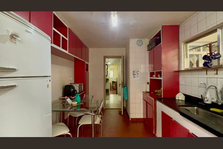 Casa para alugar com 180m², 4 quartos e 2 vagas Casa para alugar com 180m², 4 quartos e 2 vagasCozinha