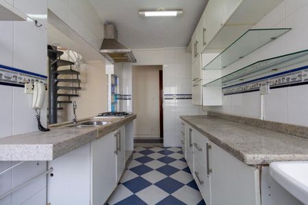 Apartamento à venda com 100m², 2 quartos e 2 vagas Apartamento à venda com 100m², 2 quartos e 2 vagasCozinha e Área de Serviço