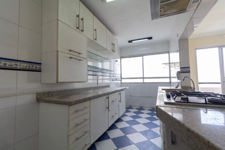 Apartamento à venda com 100m², 2 quartos e 2 vagas Apartamento à venda com 100m², 2 quartos e 2 vagasCozinha e Área de Serviço