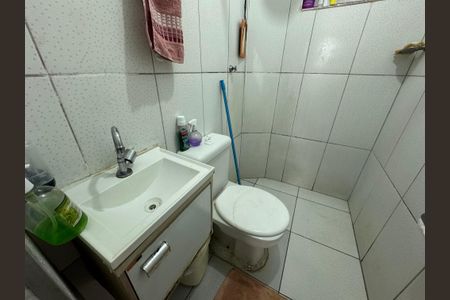 Banheiro de casa à venda com 2 quartos, 52m² em Padroeira, Osasco