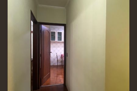 Casa à venda com 500m², 2 quartos e 6 vagasCorredor