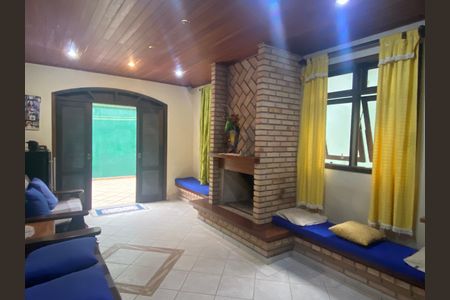 Casa à venda com 500m², 2 quartos e 6 vagasSala 2