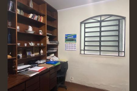 Casa à venda com 500m², 2 quartos e 6 vagasEscritório