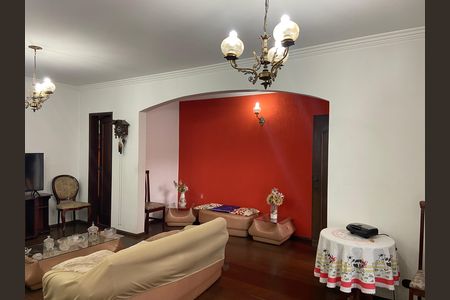 Casa à venda com 500m², 2 quartos e 6 vagasSala