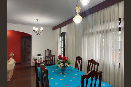 Casa à venda com 500m², 2 quartos e 6 vagasSala