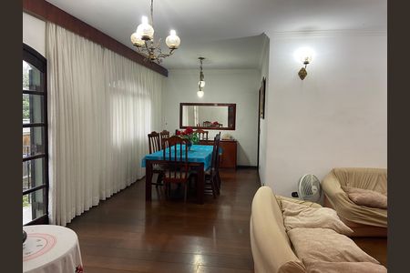 Casa à venda com 500m², 2 quartos e 6 vagasSala