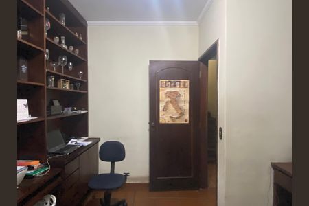 Casa à venda com 500m², 2 quartos e 6 vagasEscritório