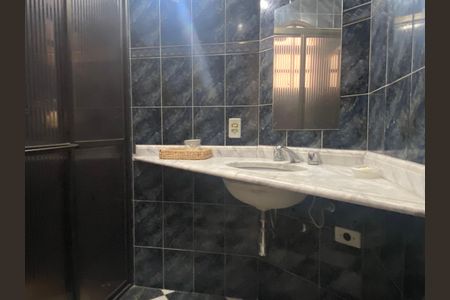 Casa à venda com 500m², 2 quartos e 6 vagasBanheiro social