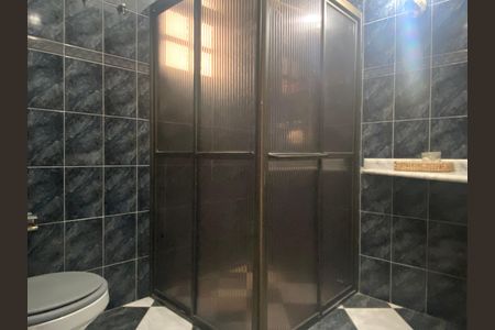 Casa à venda com 500m², 2 quartos e 6 vagasBanheiro social