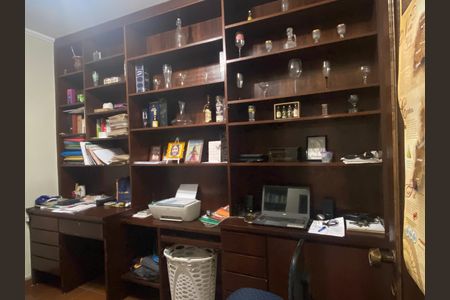 Casa à venda com 500m², 2 quartos e 6 vagasEscritório
