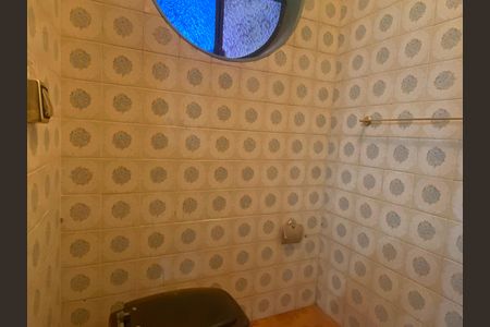 Casa à venda com 500m², 2 quartos e 6 vagasBanheiro social 2