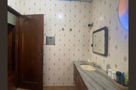 Casa à venda com 500m², 2 quartos e 6 vagasBanheiro da Suíte 2