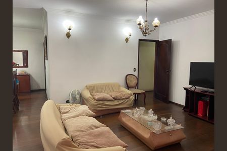 Casa à venda com 500m², 2 quartos e 6 vagasSala