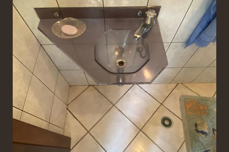 Casa à venda com 500m², 2 quartos e 6 vagasBanheiro da Suíte 3
