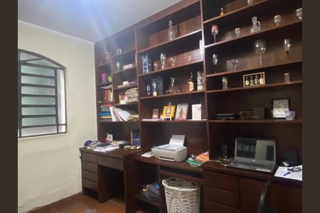 Casa à venda com 500m², 2 quartos e 6 vagasEscritório