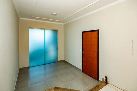Casa à venda com 3 quartos, 180m² em Santa Monica, Belo Horizonte