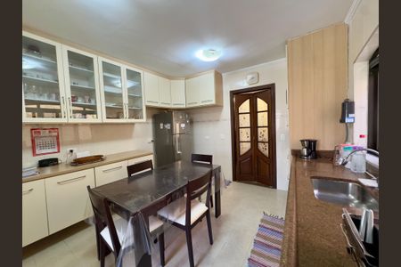 Casa para alugar com 480m², 5 quartos e 4 vagas Casa para alugar com 480m², 5 quartos e 4 vagasCozinha