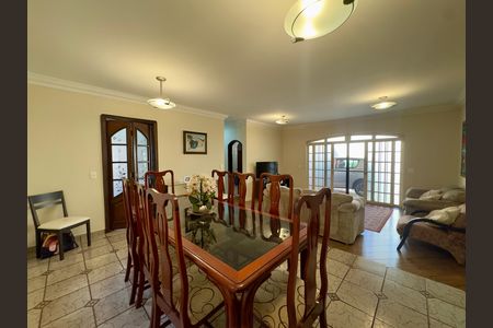 Casa para alugar com 480m², 5 quartos e 4 vagas Casa para alugar com 480m², 5 quartos e 4 vagasSala de Jantar