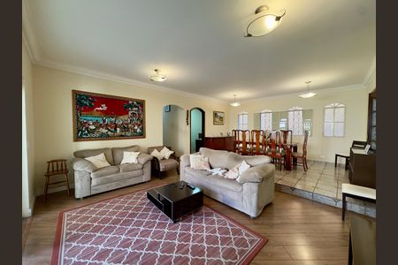 Casa para alugar com 480m², 5 quartos e 4 vagas Casa para alugar com 480m², 5 quartos e 4 vagasSala