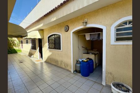 Casa para alugar com 480m², 5 quartos e 4 vagas Casa para alugar com 480m², 5 quartos e 4 vagasQuintal Fundos