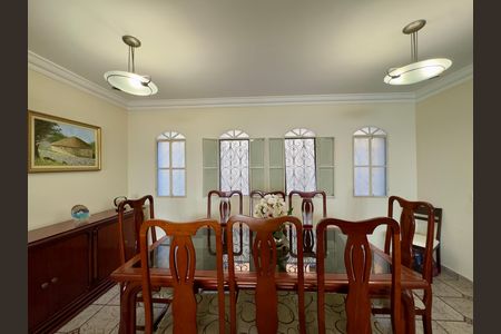 Casa para alugar com 480m², 5 quartos e 4 vagas Casa para alugar com 480m², 5 quartos e 4 vagasSala de Jantar