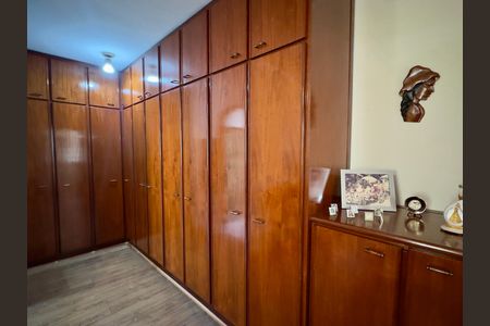 Casa para alugar com 480m², 5 quartos e 4 vagas Casa para alugar com 480m², 5 quartos e 4 vagasQuarto 2